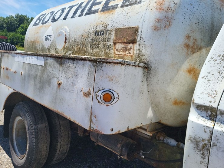 ford-f700-image-24