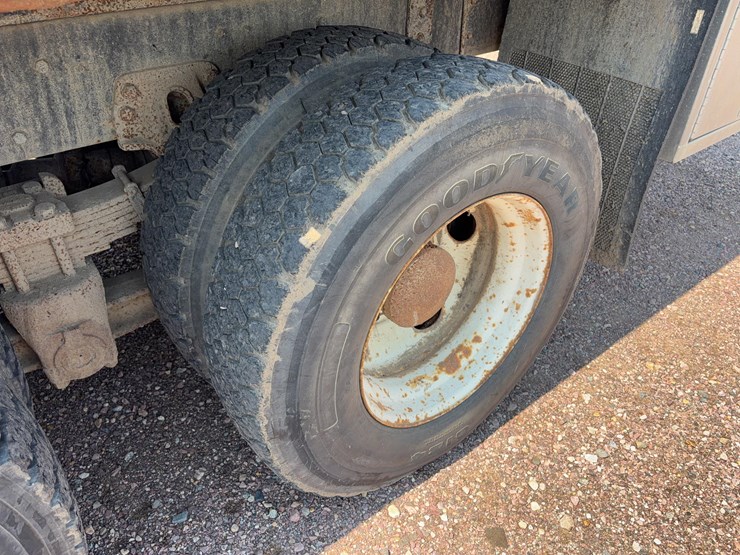 1995-ford-l9000-image-60