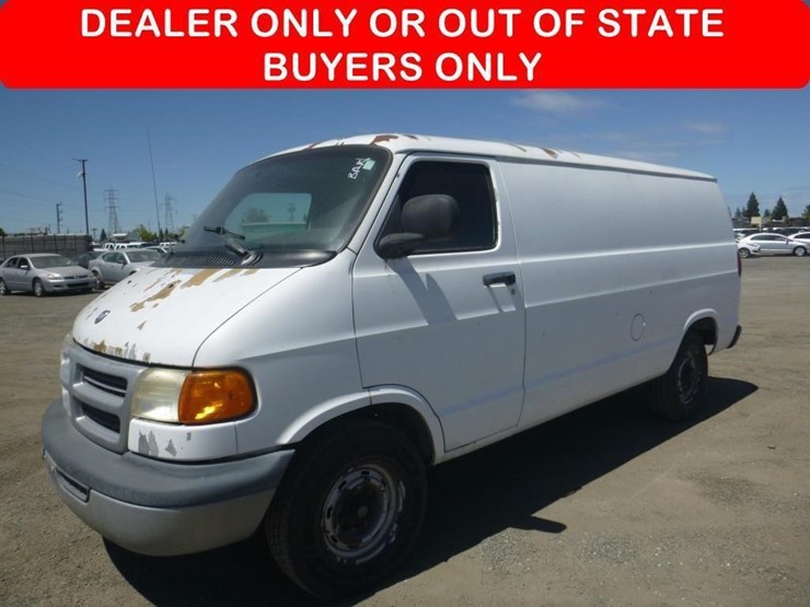 2003-dodge-ram-van-image-1