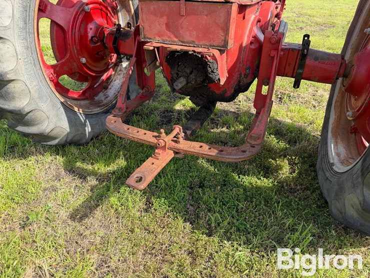 1950-farmall-m-2wd-tractor-image-18