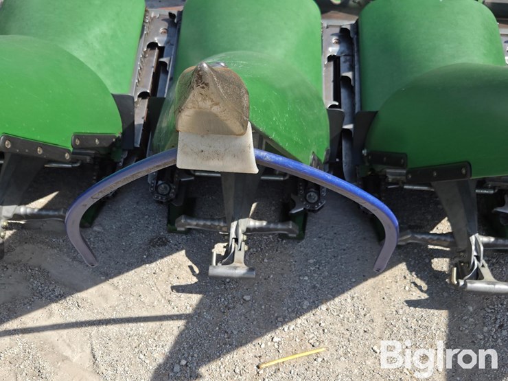 2017-john-deere-608c-image-12