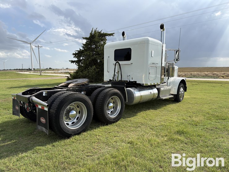 2015-peterbilt-388-image-5