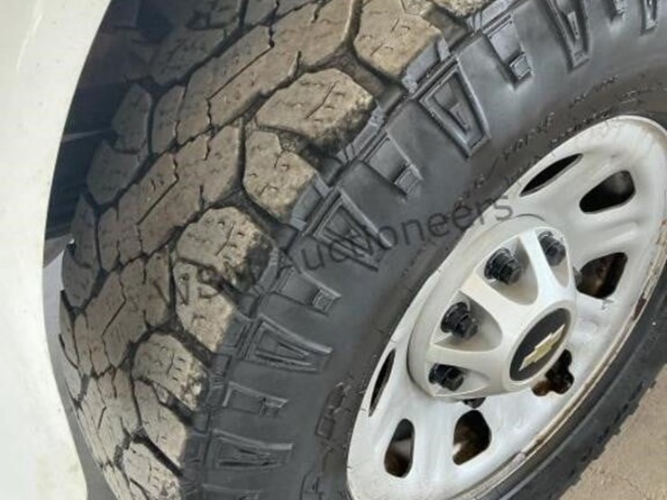 2017-chevrolet-3500hd-image-9