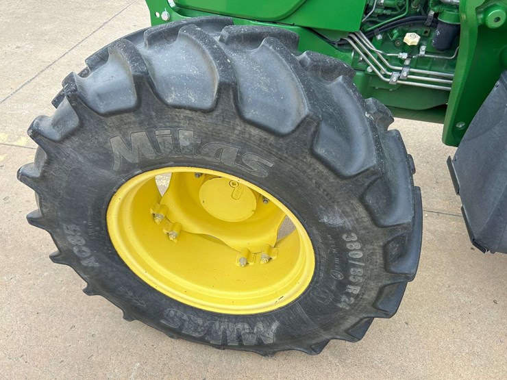 2019-john-deere-6120e-image-24