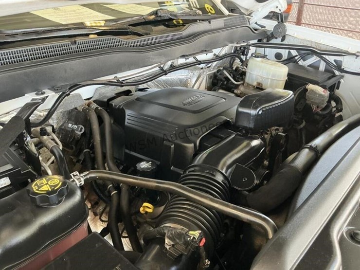 2017-chevrolet-3500hd-image-13