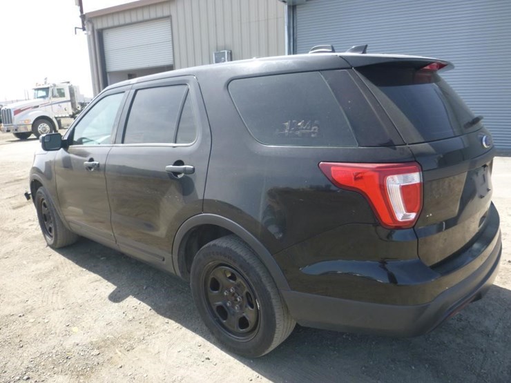 2016-ford-explorer-image-4