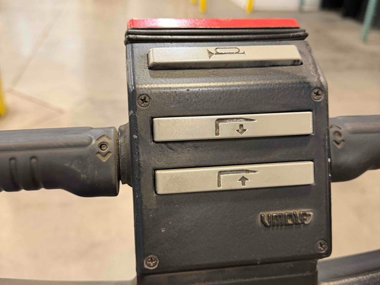 electric-pallet-jack-image-10
