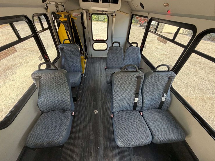 2009-gmc-3500-image-14