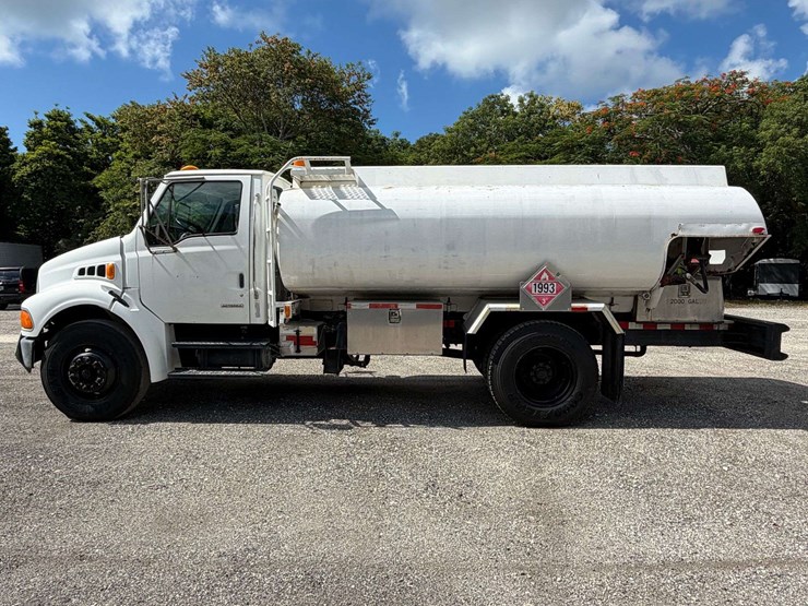 2002-sterling-m8500-image-5