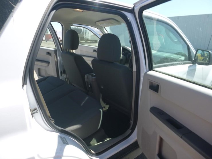 2010-ford-escape-image-9