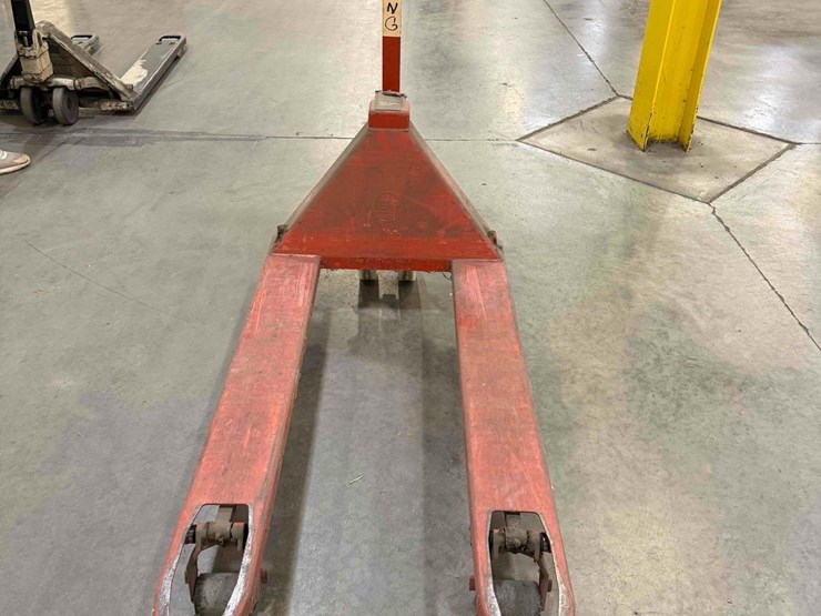 manual-pallet-jack-image-2