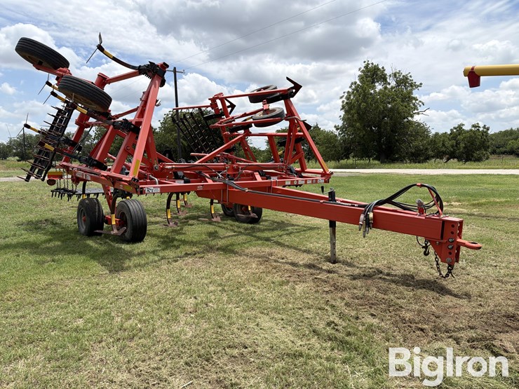 2018-kuhn-4000-25w-25’-field-cultivator-image-3