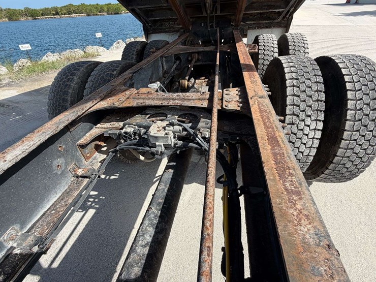 2006-mack-granite-ct713-image-13