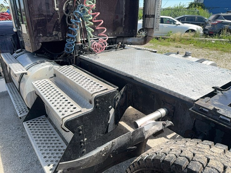 1999-kenworth-t800-image-28