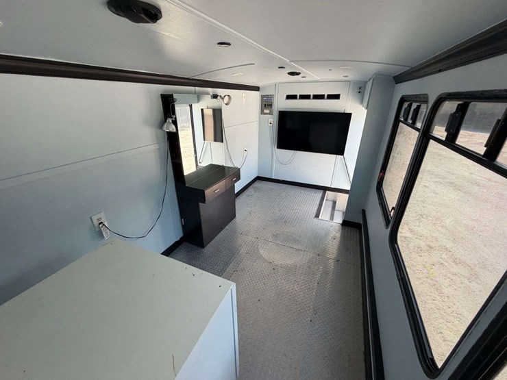 2010-freightliner-sprinter-3500-image-23
