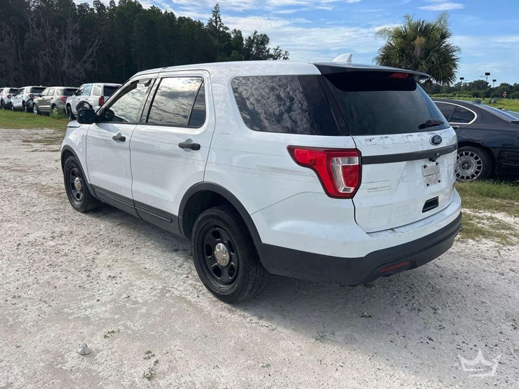 2017-ford-explorer-image-4