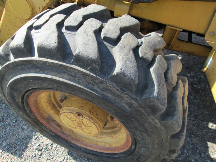 2004-caterpillar-420d-image-32