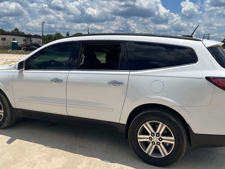 2016-chevrolet-traverse-image-2