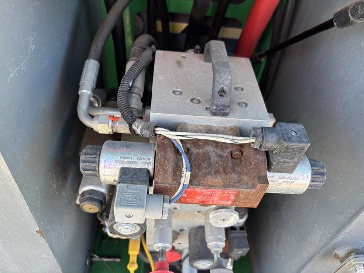 2018-skyjack-sj6826rt-image-12