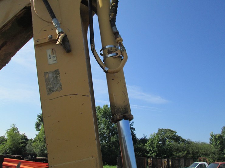 2004-caterpillar-420d-image-9