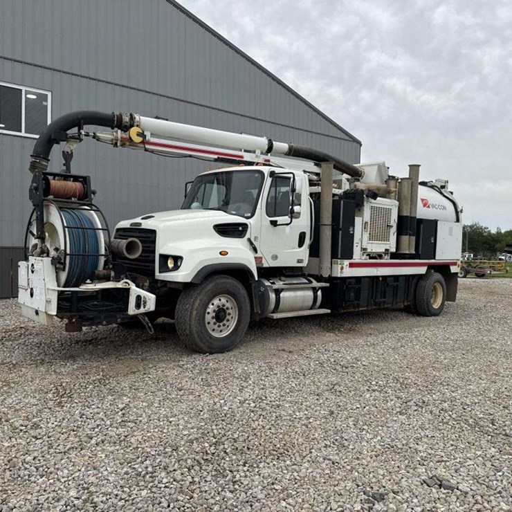 2013 FREIGHTLINER 114SD
