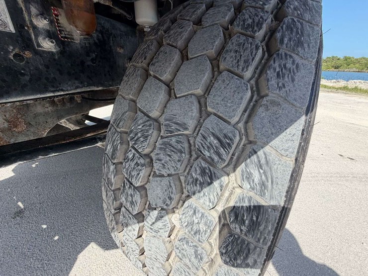 2006-mack-granite-ct713-image-20