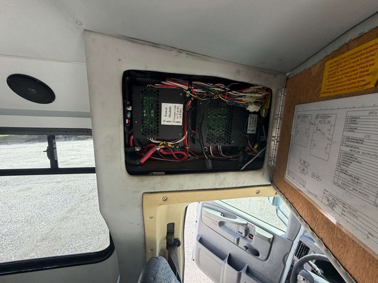 2009-gmc-3500-image-18