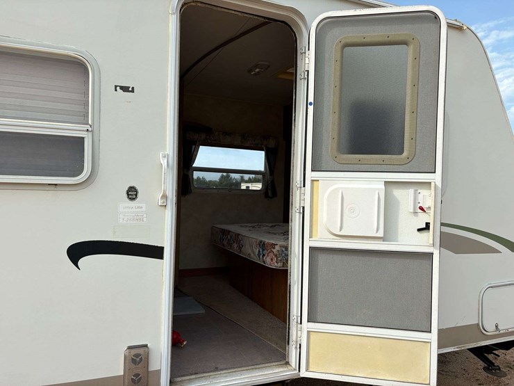 2004-palomino-"thoroughbred"-travel-trailer-image-11