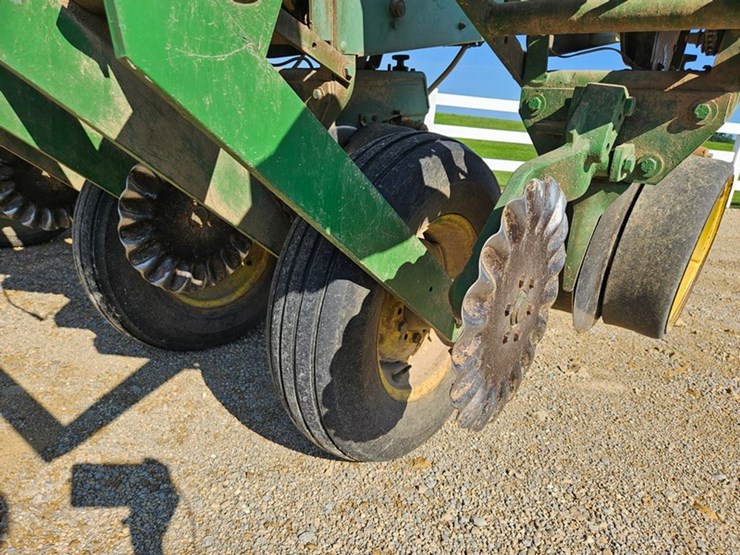 john-deere-7000-image-30