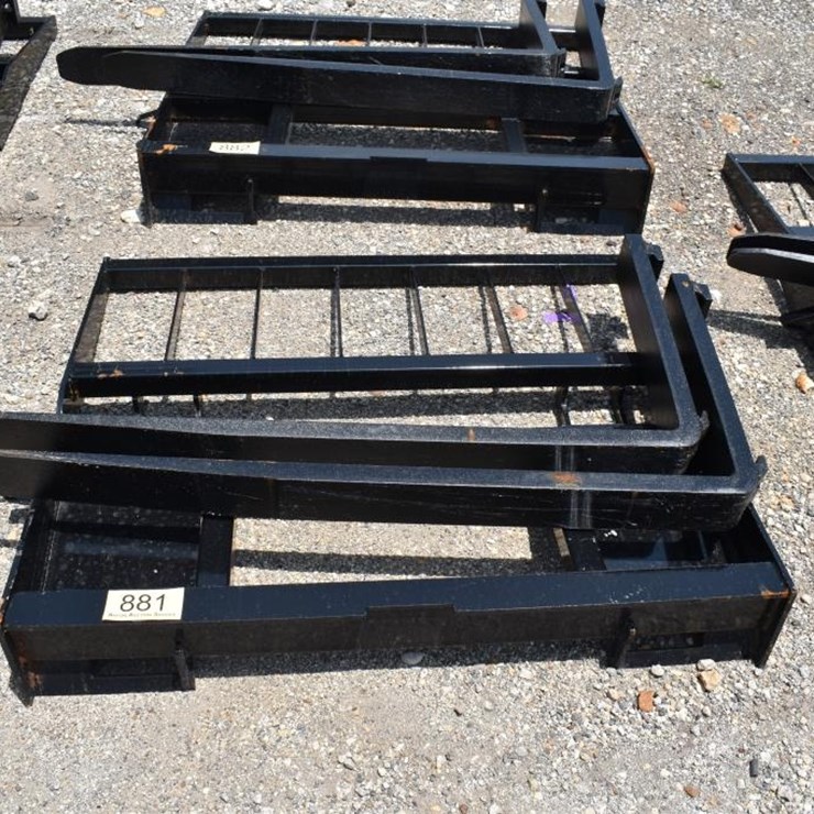 SKID STEER PALLET FORK