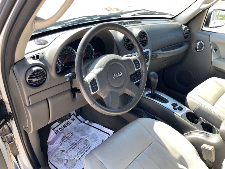 2005-jeep-liberty-image-11