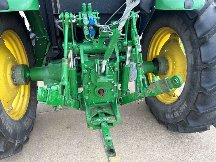 2019-john-deere-6120e-image-12