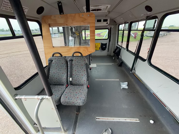 2015-champion-bus-inc.-ch230rl-mini-bus-image-29