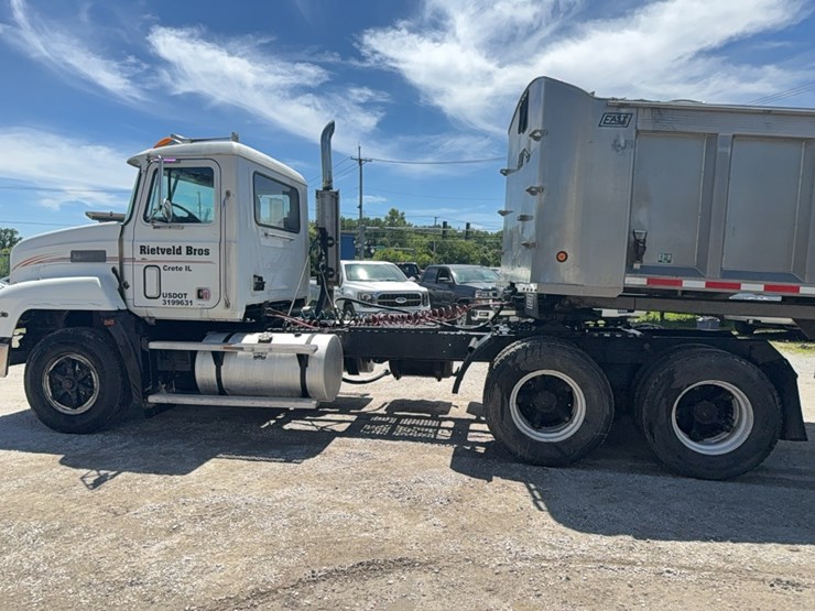 1993-mack-ch613-image-5