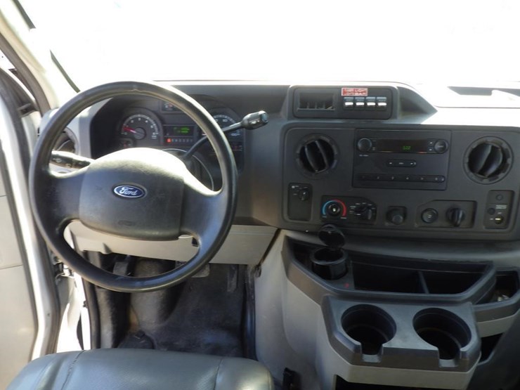 2011-ford-econoline-350-image-9