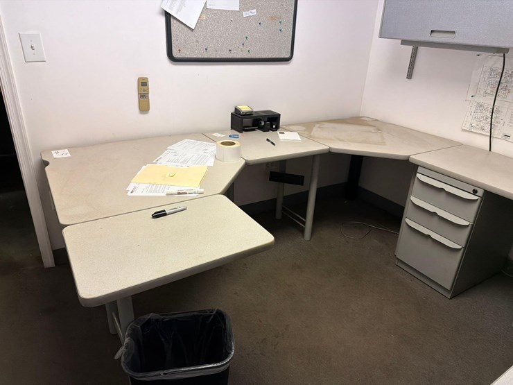 8'-x-8-1/2'-sectional-desk-image-4