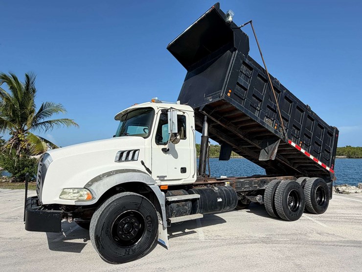 2006-mack-granite-ct713-image-1