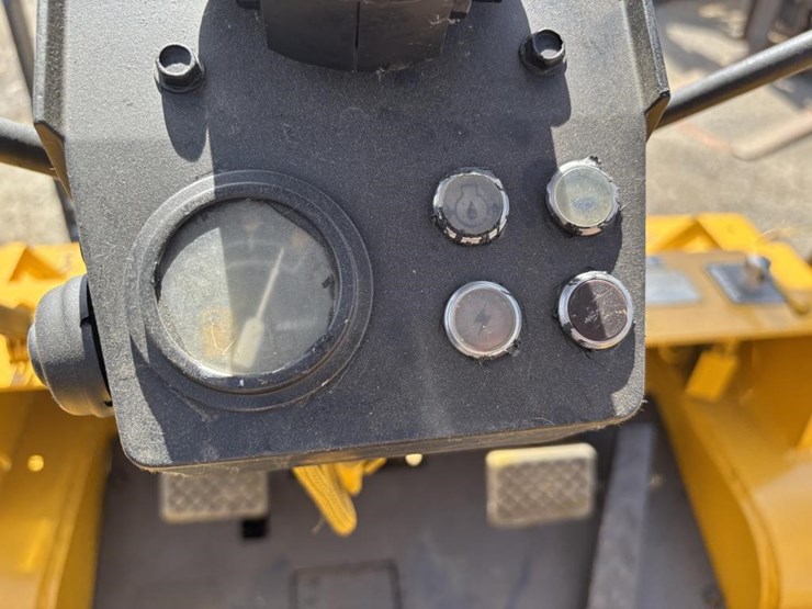 caterpillar-v80e-image-21