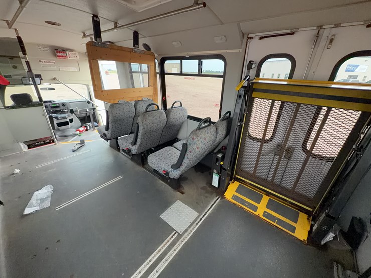 2015-champion-bus-inc.-ch230rl-mini-bus-image-30
