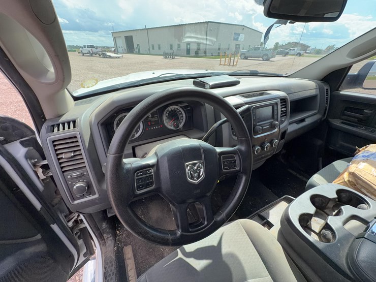 2016-dodge-2500-image-25