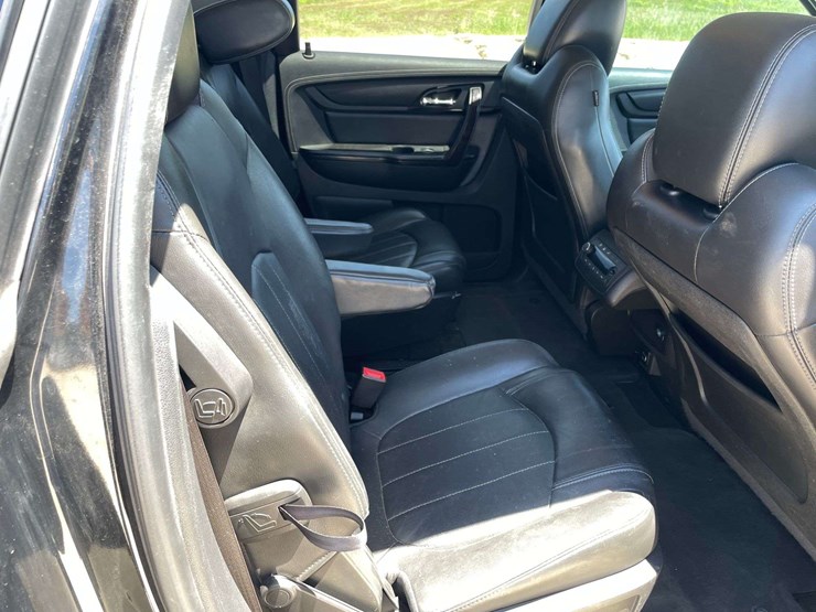 2017-chevrolet-traverse-image-16