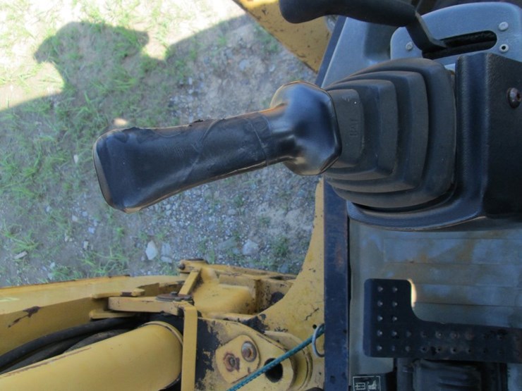 2004-caterpillar-420d-image-38
