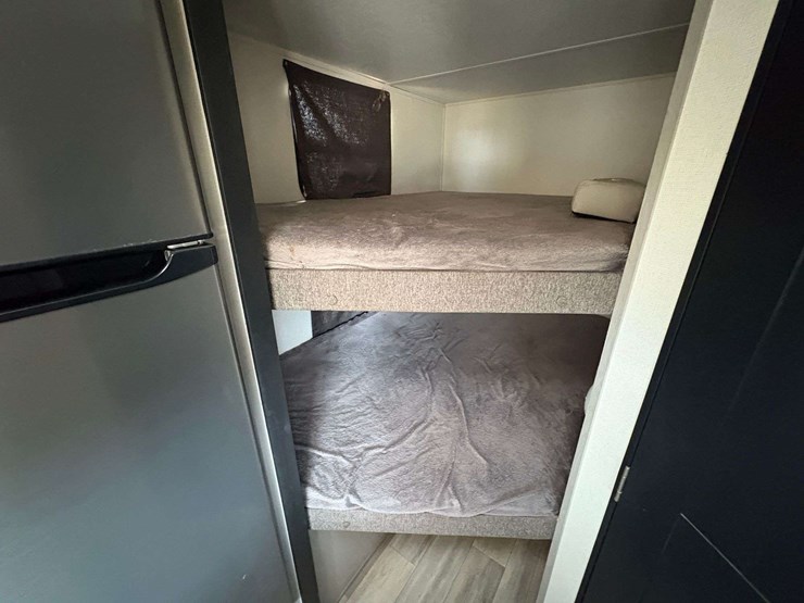 2022-forrest-river-tracer-27'-travel-trailer-image-28