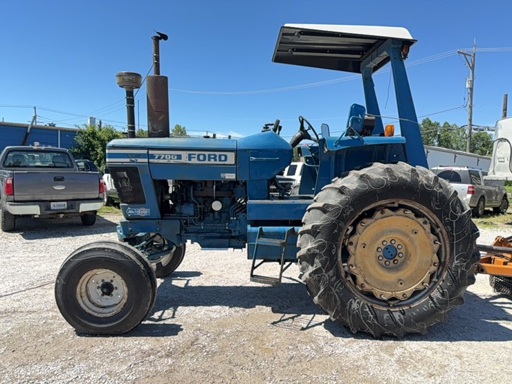 1980-ford-7700-image-12