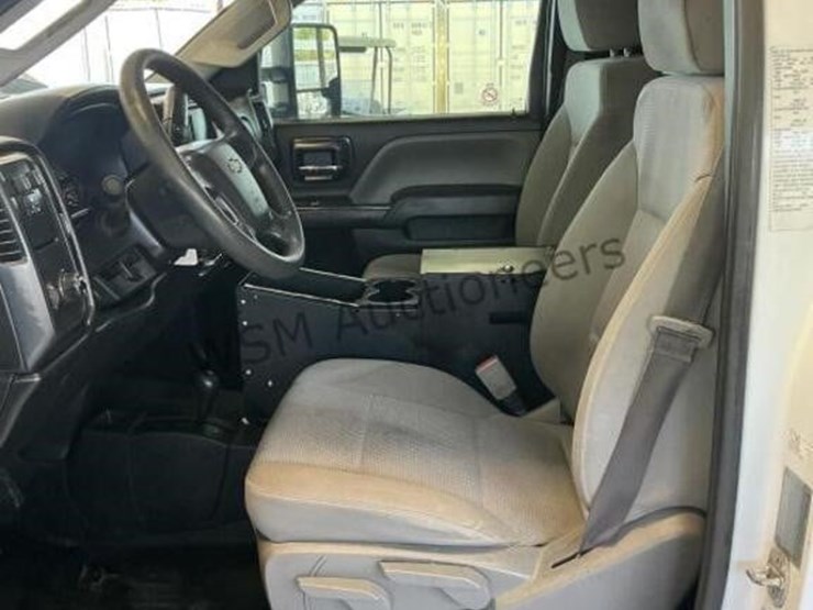 2017-chevrolet-3500hd-image-21