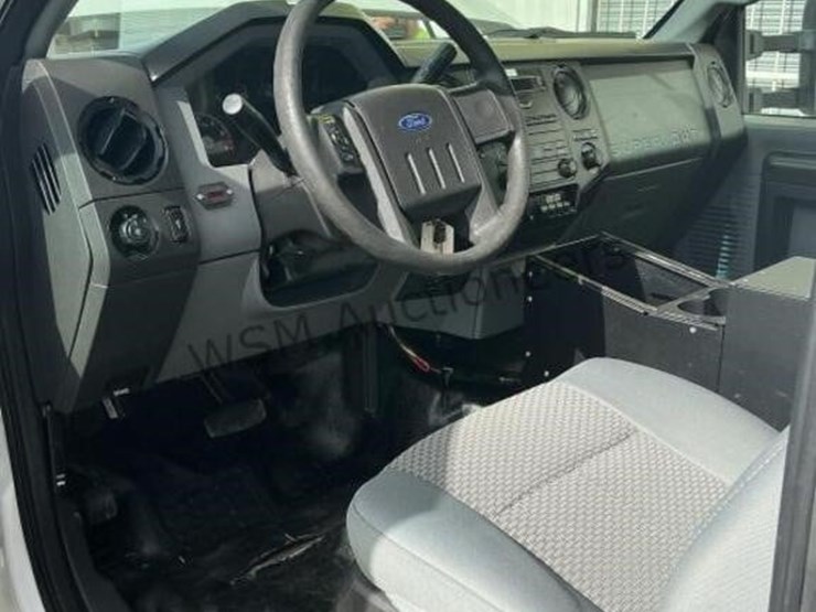 2015-ford-f550-image-25