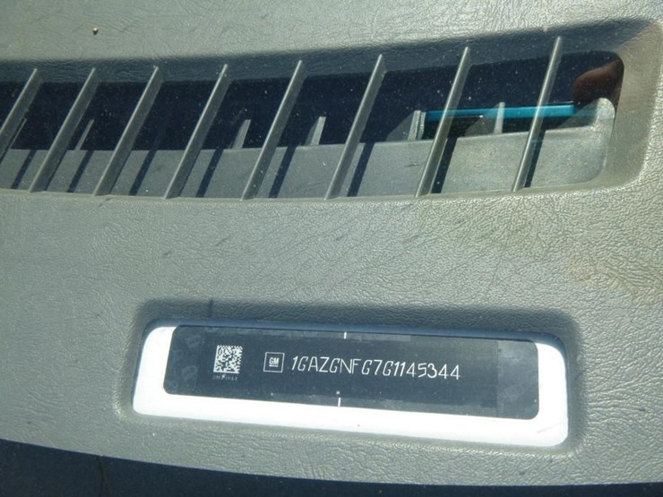 2016-chevrolet-express-3500-image-30
