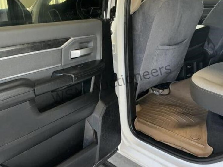 2019-dodge-3500-image-27