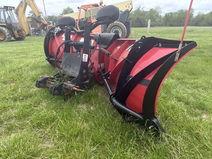 the-boss-8ft-3in-power-v-xt-snow-plow-image-5