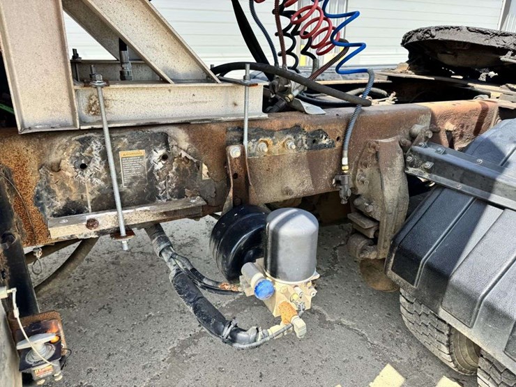 2004-peterbilt-357-image-10